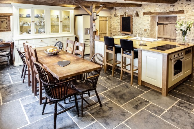 Mark-Stone-Painted-and-Oak-Kitchen-001